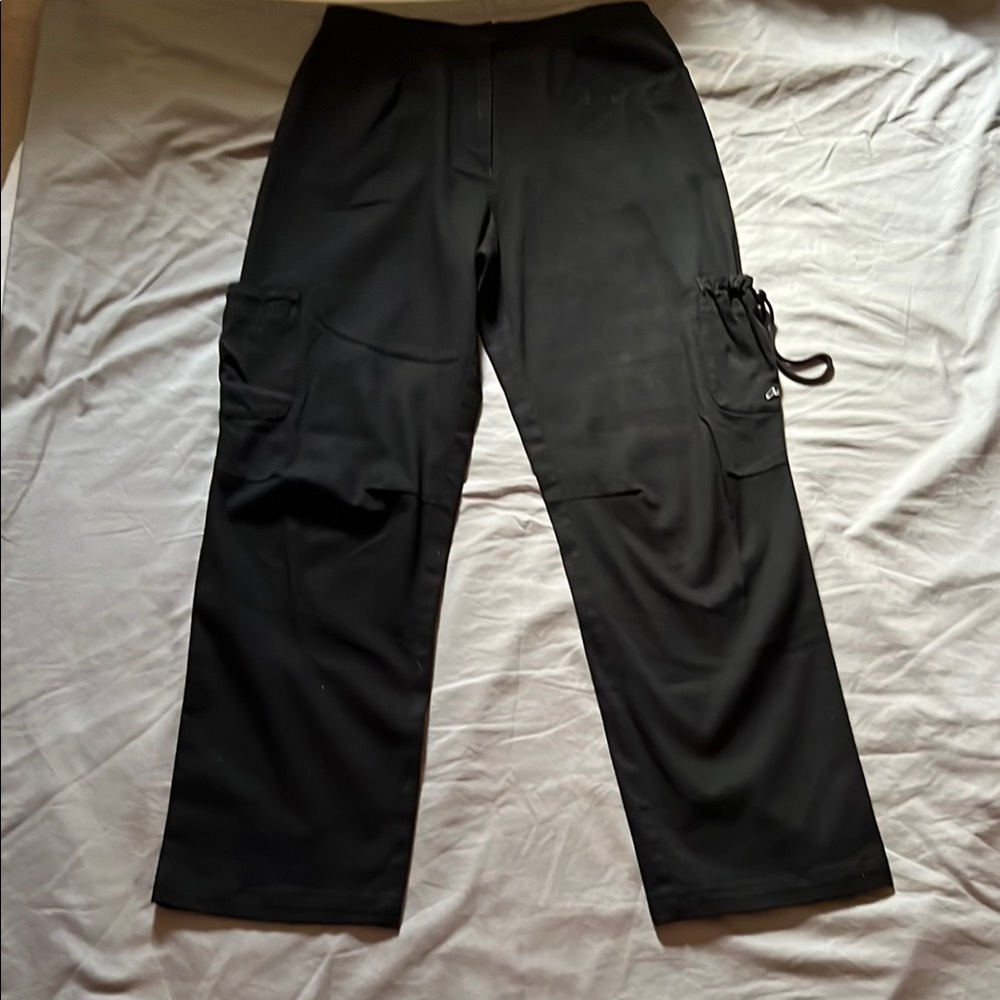 Oakley women’s vintage software black cargo pant size large. Great cond.
